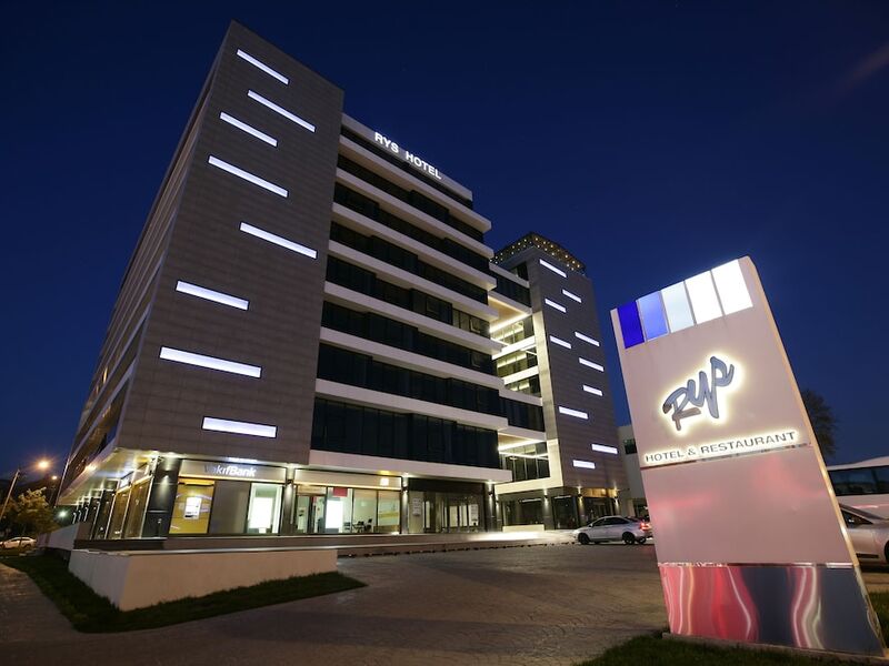 RYS Hotel & Restaurant