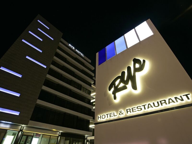 RYS Hotel & Restaurant