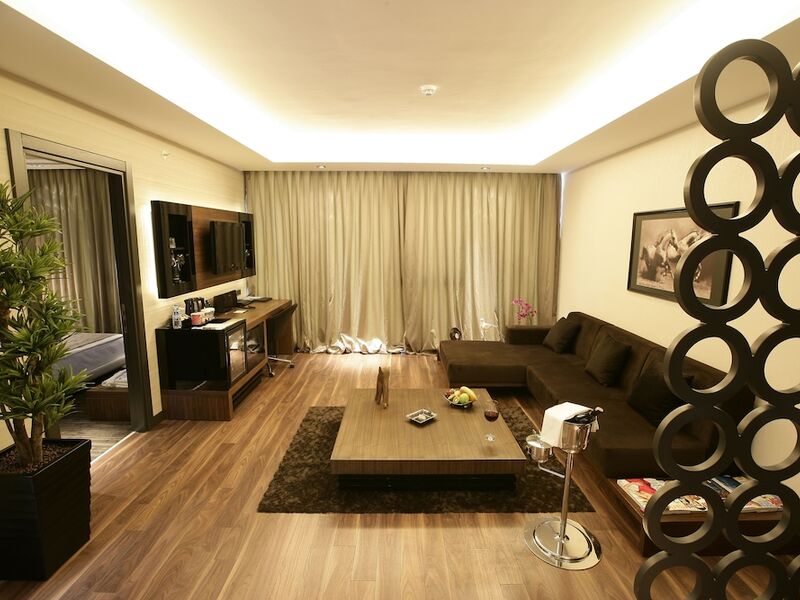 RYS Hotel & Restaurant